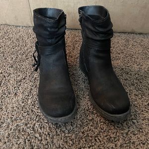 Cute suede black half Boc boots